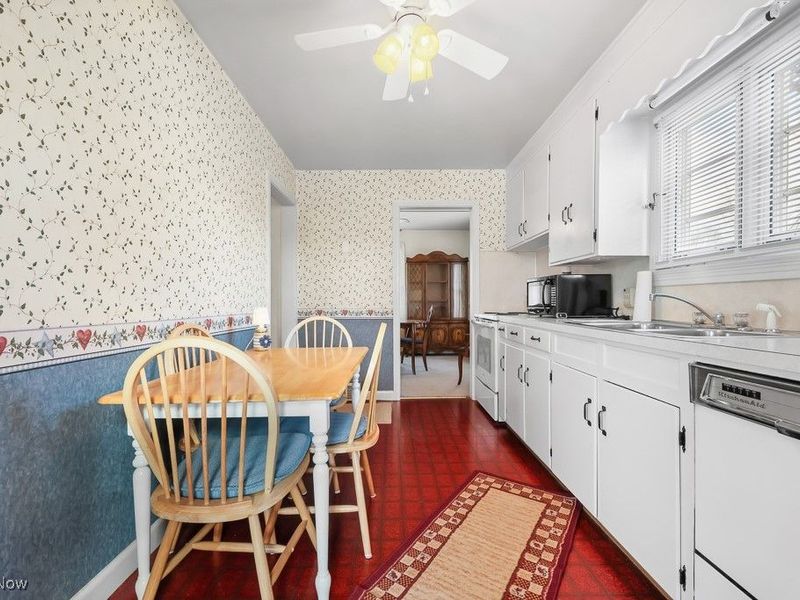 1016 Roseland Road, Alliance, OH 44601 Photo 7