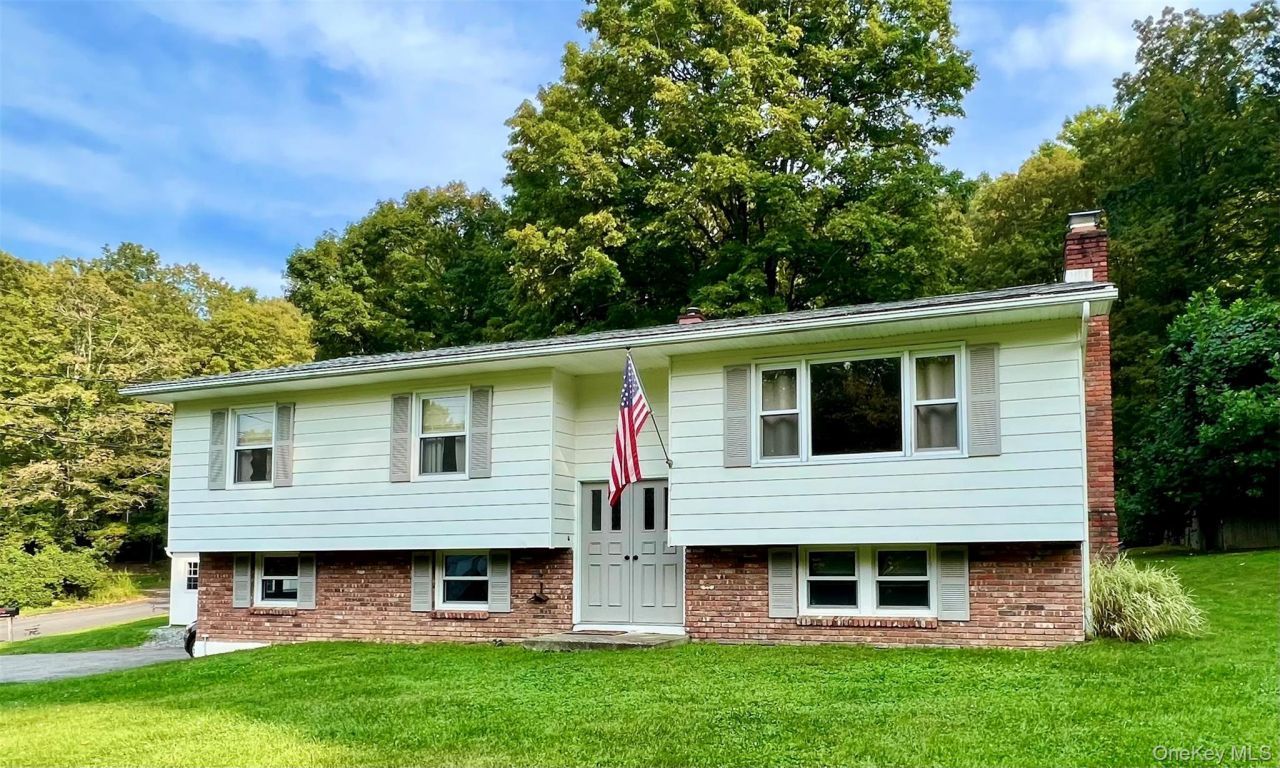 2 Garden Place, Beacon, NY 12508 Main Photo