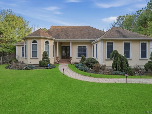 131 Malloy Drive , East Quogue, NY 11942