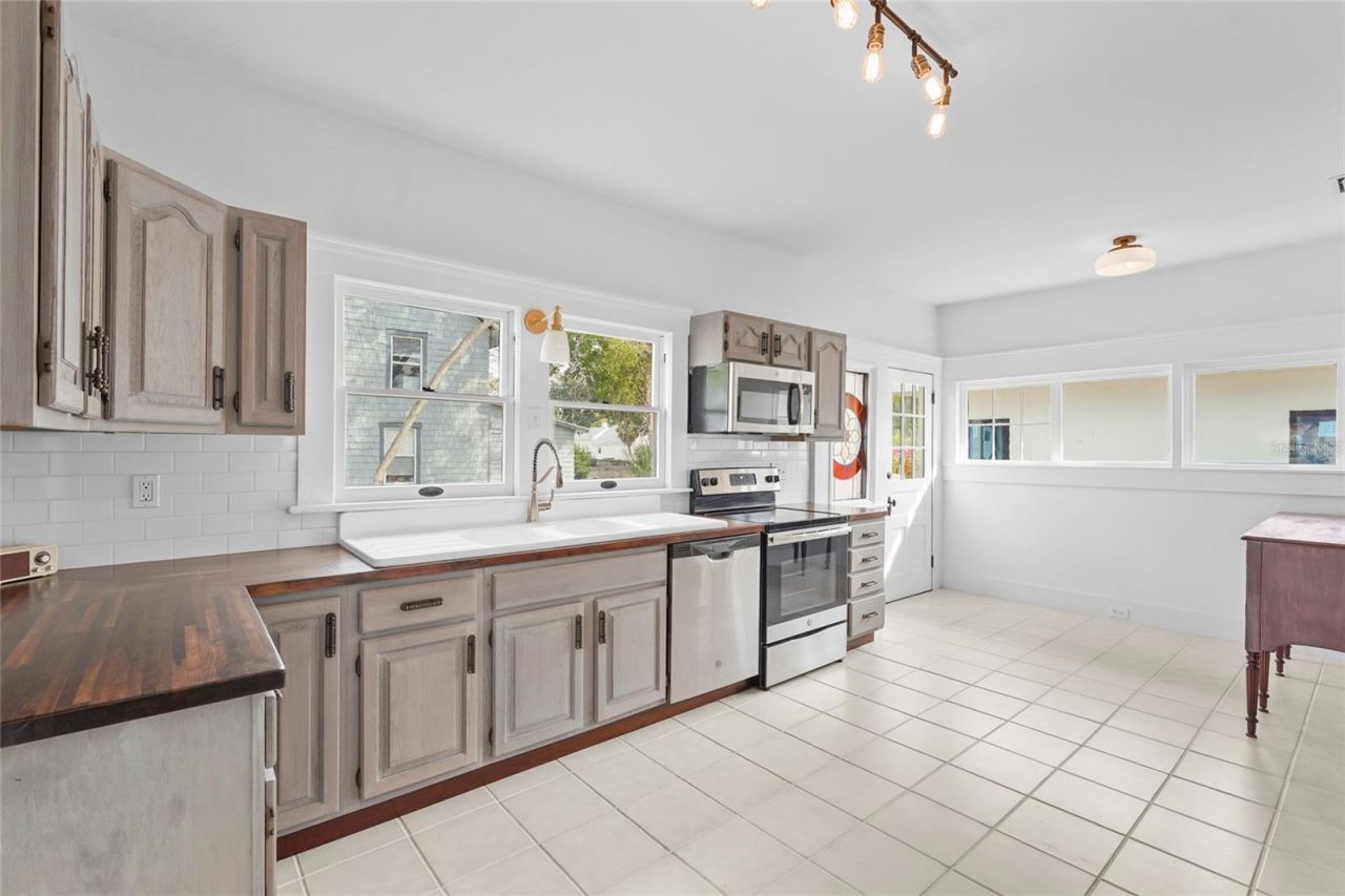 1550 3rd Avenue W, Bradenton, FL 34205 Photo