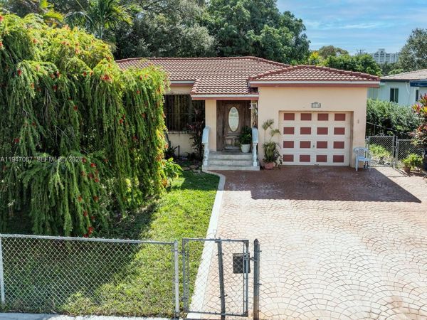 2830 SW 17th St , Miami, FL 33145