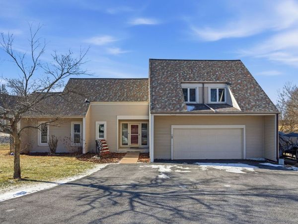 302 Fyre Lake Drive, Sherrard, IL 61281