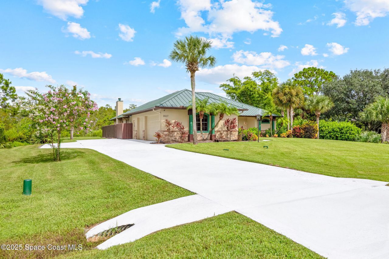 5627 Cypress Creek Drive , Grant, FL 32949 Photo