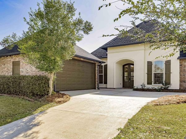 14628 Lake Town Dr, Baton Rouge, LA 70810