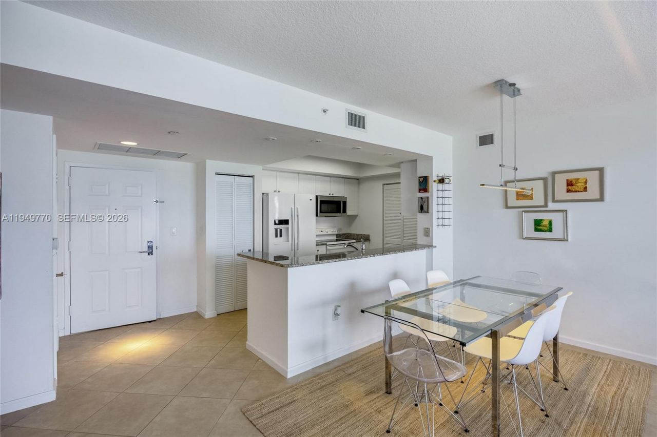 19501 W Country Club Dr, Unit 2412, Aventura, FL 33180 Photo