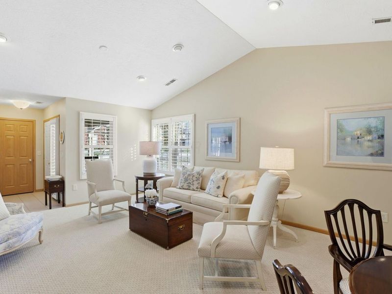 622 Piney Glen Drive, Columbus, OH 43230 Photo 3