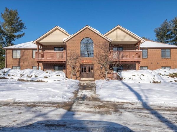 8621 Scenicview Drive, Broadview Heights, OH 44147