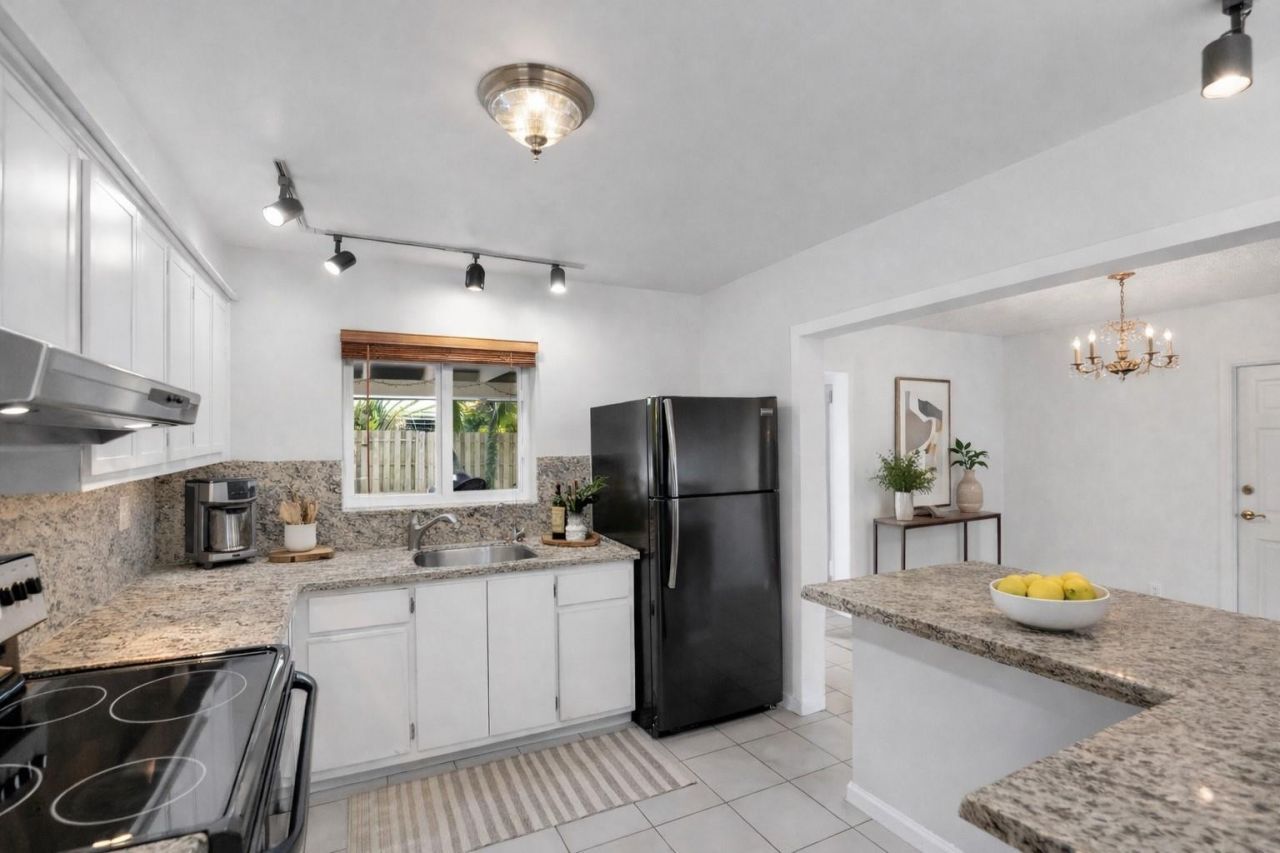 180 SW 9th Court, Pompano Beach, FL 33060 Photo