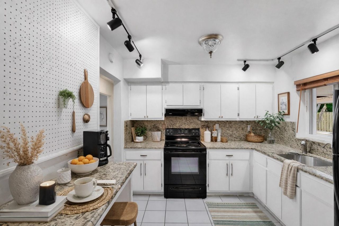 180 SW 9th Court, Pompano Beach, FL 33060 Photo