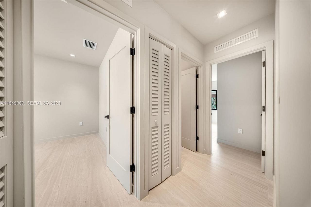 2625 SW 32nd Ct, Unit 2625, Miami, FL 33133 Photo