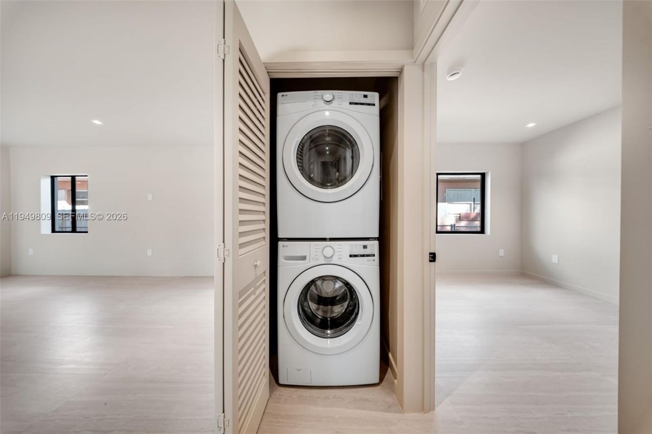 2625 SW 32nd Ct, Unit 2625, Miami, FL 33133 Photo