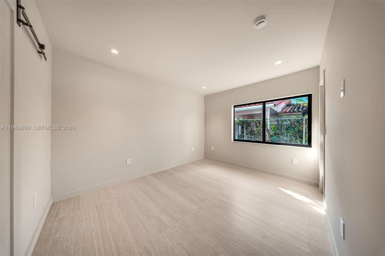 2625 SW 32nd Ct, Unit 2625, Miami, FL 33133 Photo