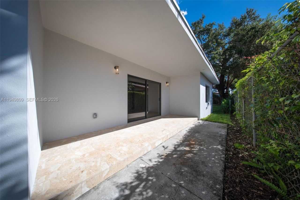 2625 SW 32nd Ct, Unit 2625, Miami, FL 33133 Photo