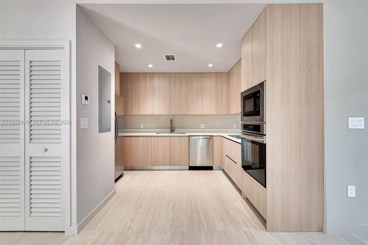 2625 SW 32nd Ct, Unit 2625, Miami, FL 33133 Photo