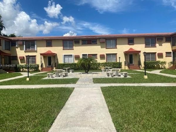661 SW 11th St , Unit 22W, Miami, FL 33129