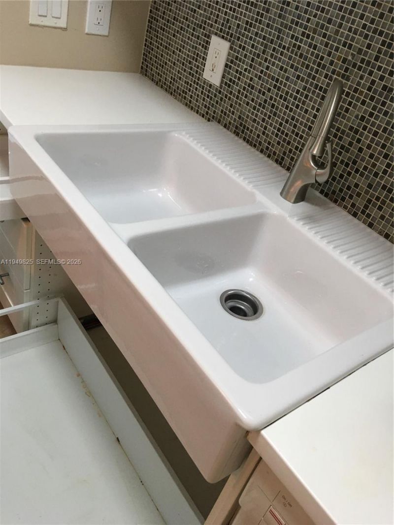 661 SW 11th St , Unit 22W, Miami, FL 33129 Photo