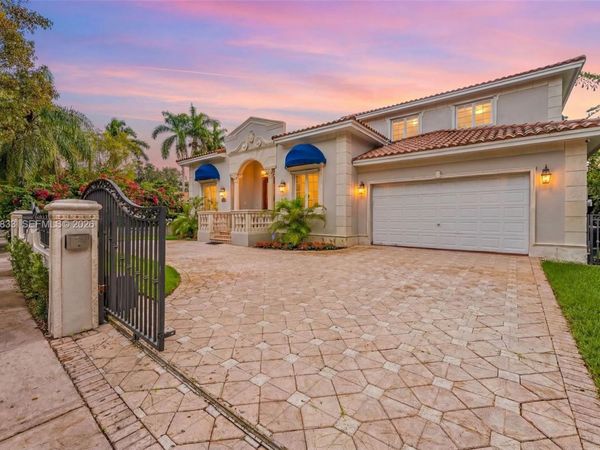 1334 Alhambra Cir , Coral Gables, FL 33134