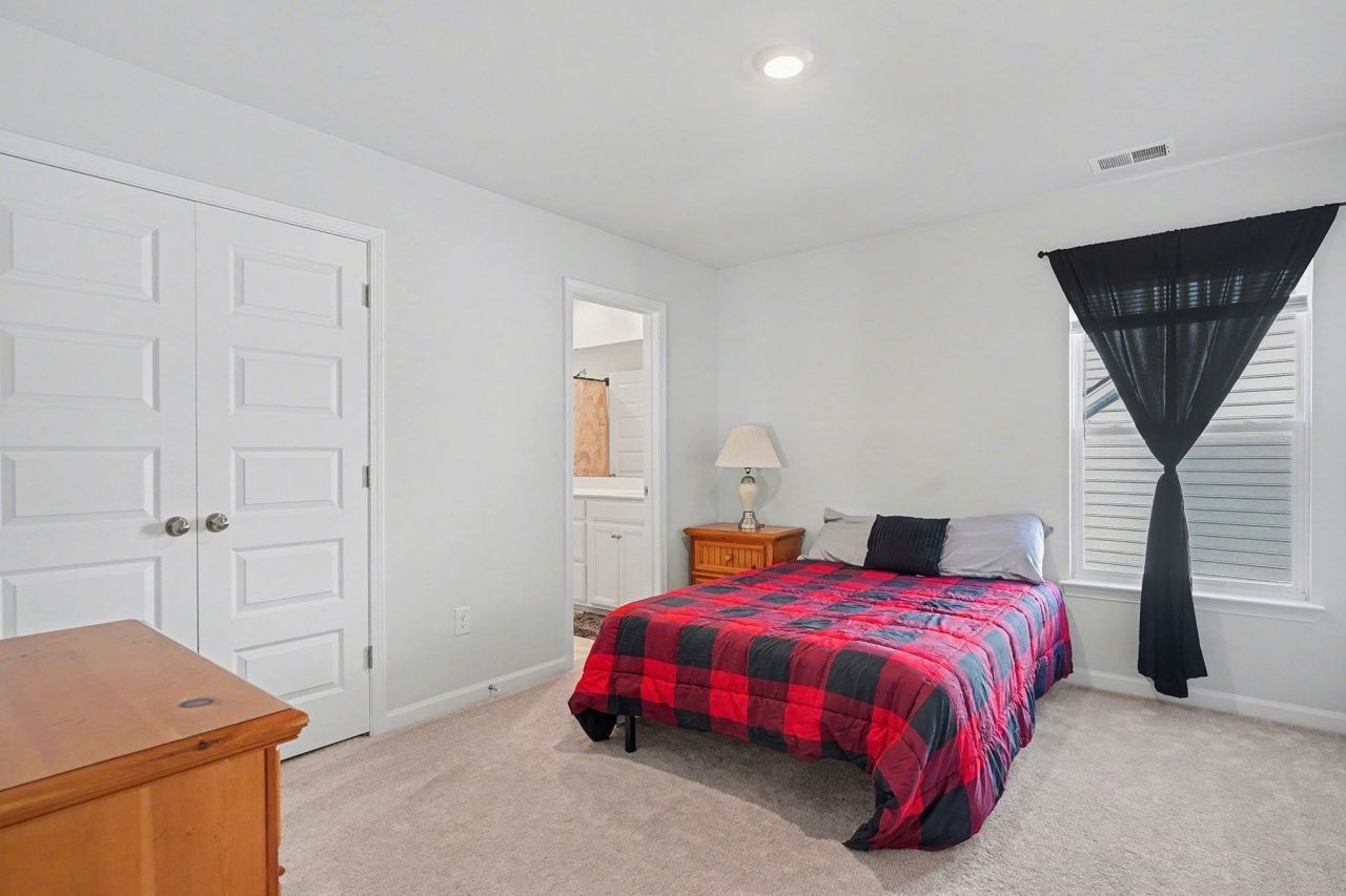 780 Harrison Mill St. Photo 18