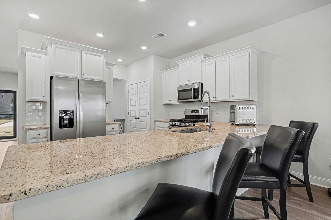 780 Harrison Mill St. Photo 6