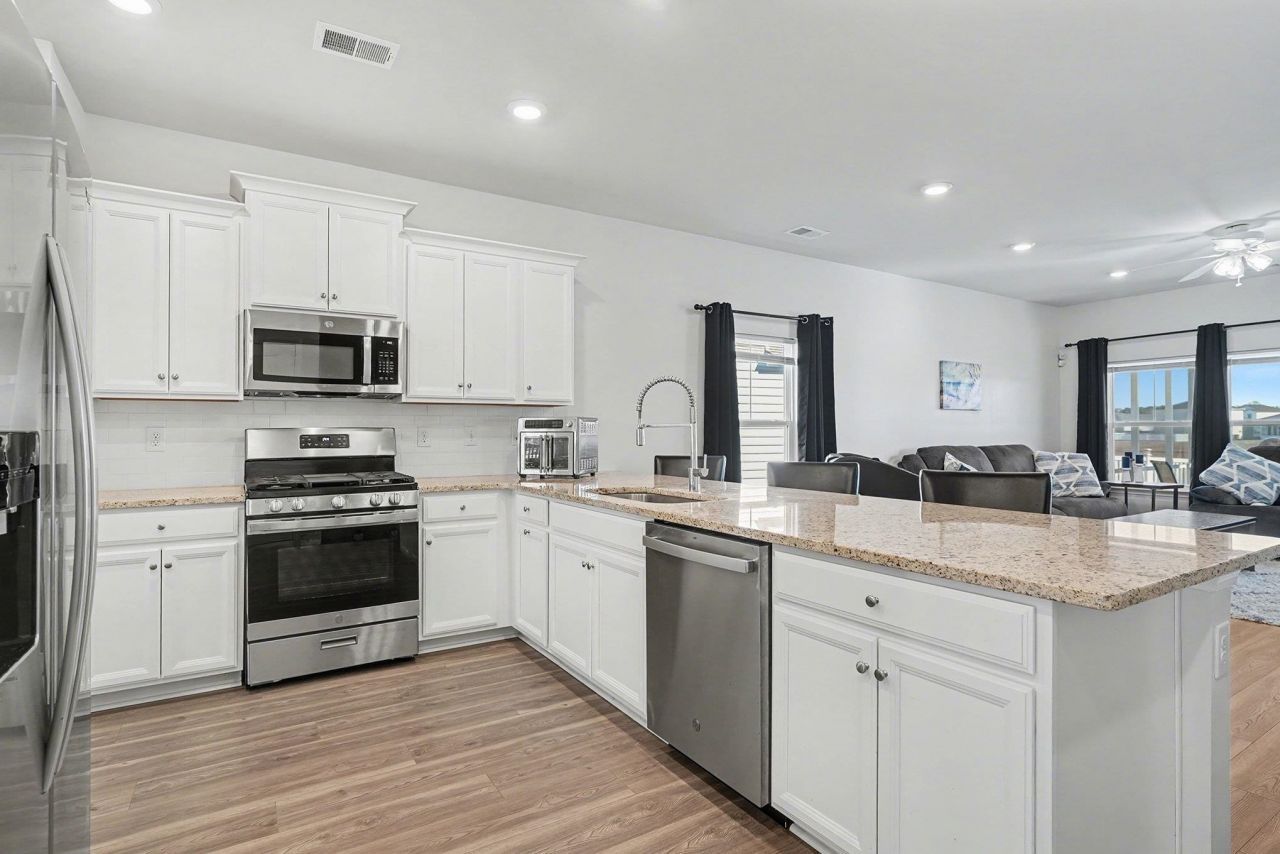 780 Harrison Mill St. Photo 7