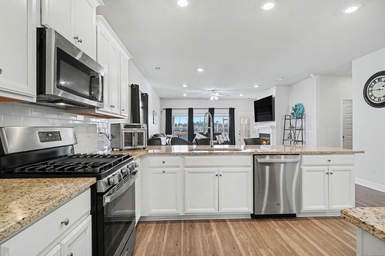 780 Harrison Mill St. Photo 8