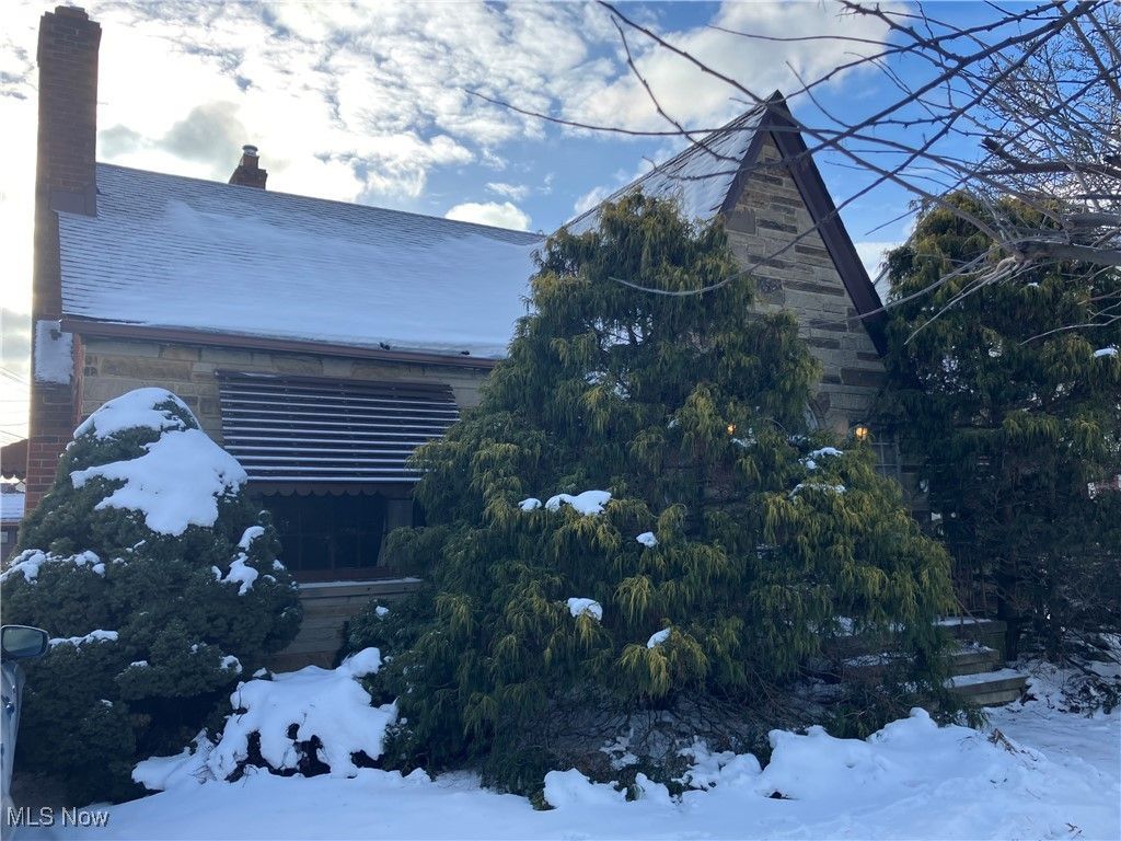 6361 S Canterbury Road, Parma, OH 44129 Main Photo