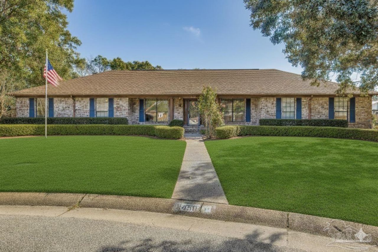 2450 Bluffs Cir Pensacola, FL 32503
