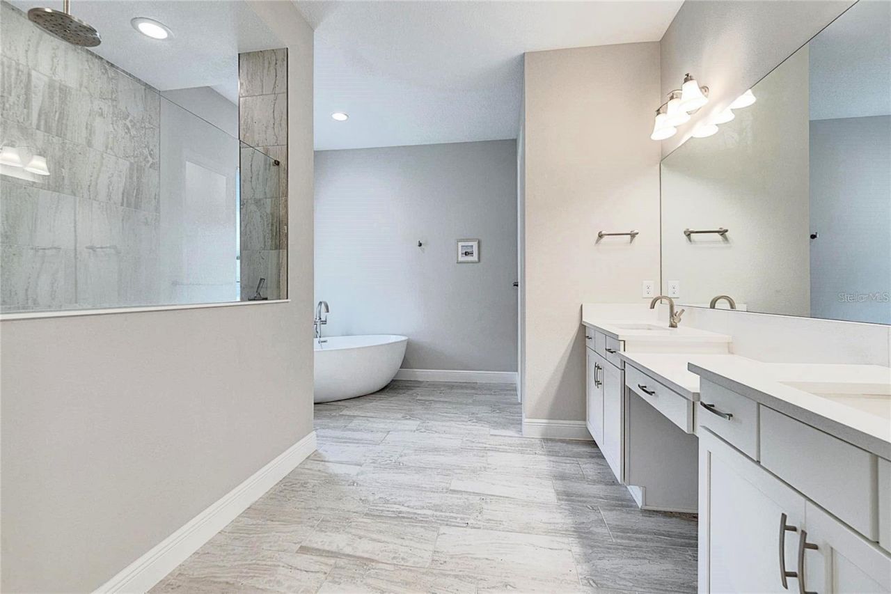 10304 Meadowrun Drive, Lithia, FL 33547 Photo