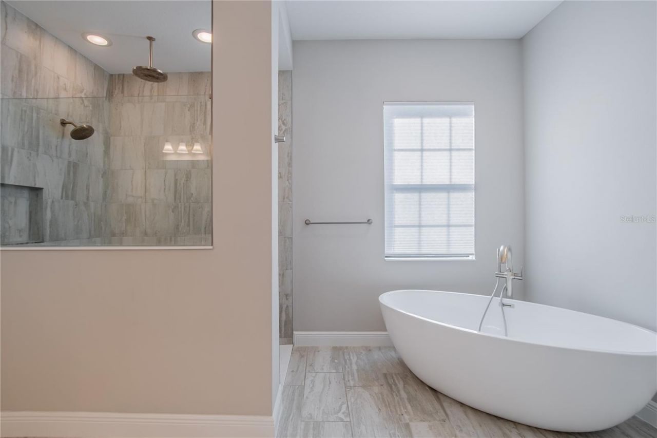 10304 Meadowrun Drive, Lithia, FL 33547 Photo