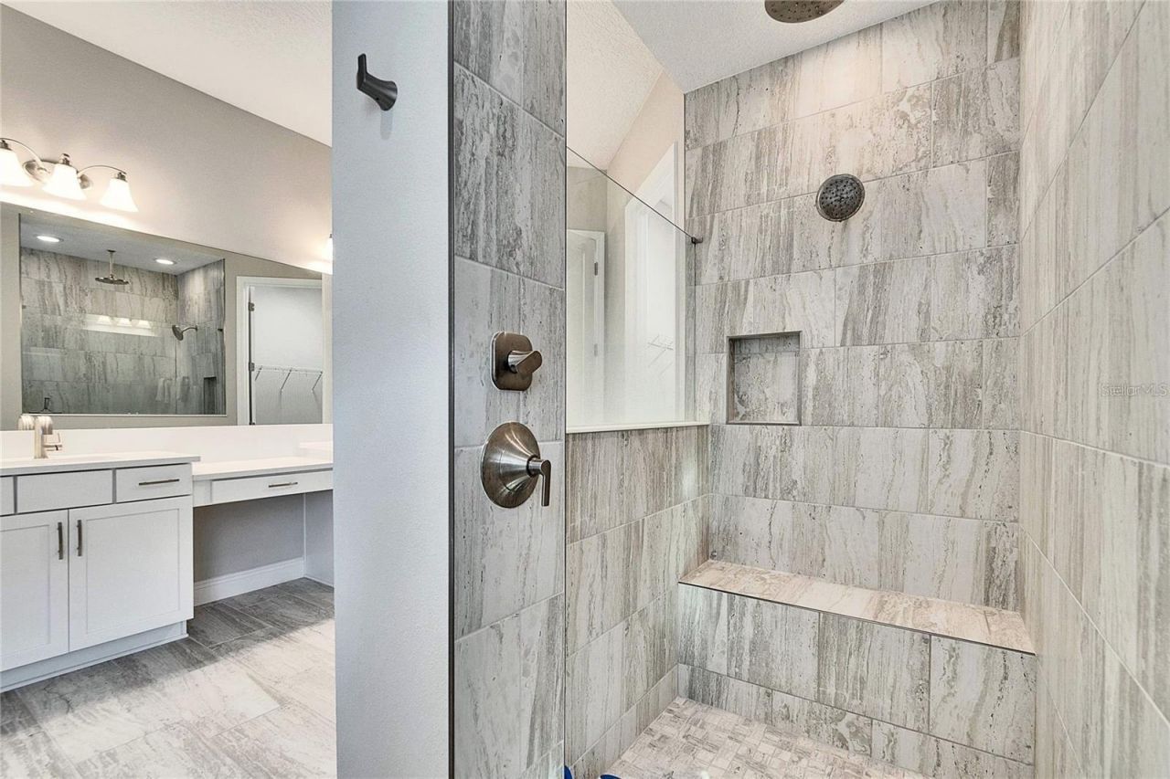 10304 Meadowrun Drive, Lithia, FL 33547 Photo