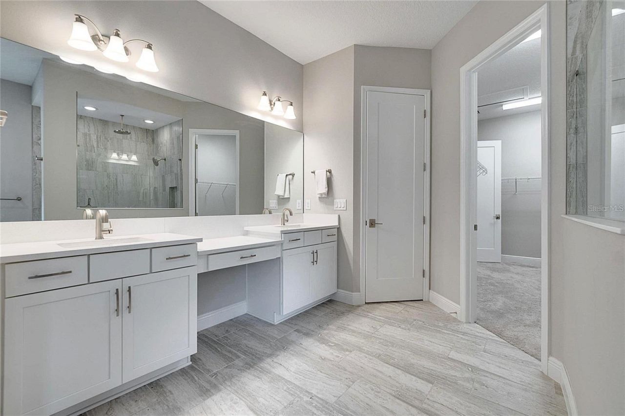 10304 Meadowrun Drive, Lithia, FL 33547 Photo