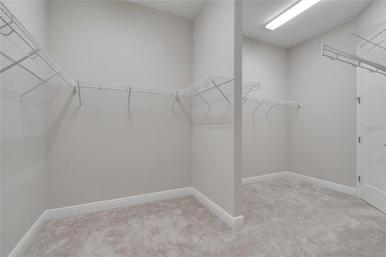 10304 Meadowrun Drive, Lithia, FL 33547 Photo