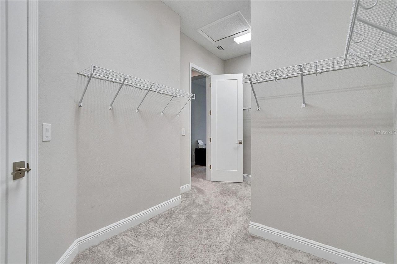 10304 Meadowrun Drive, Lithia, FL 33547 Photo