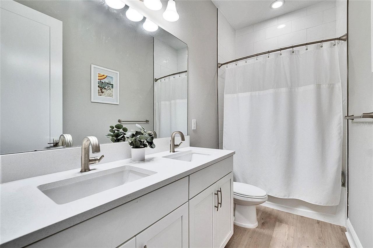 10304 Meadowrun Drive, Lithia, FL 33547 Photo