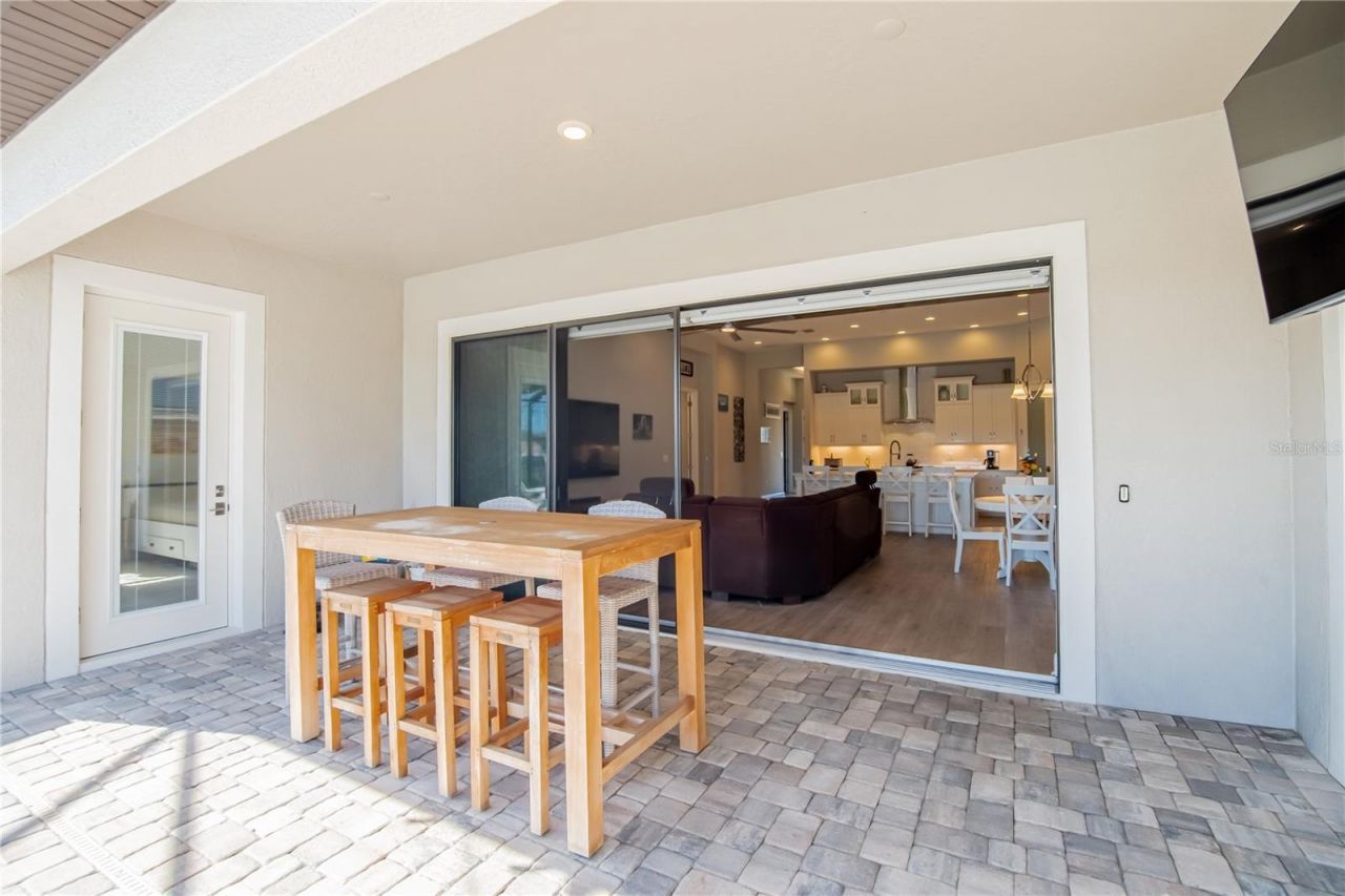 10304 Meadowrun Drive, Lithia, FL 33547 Photo