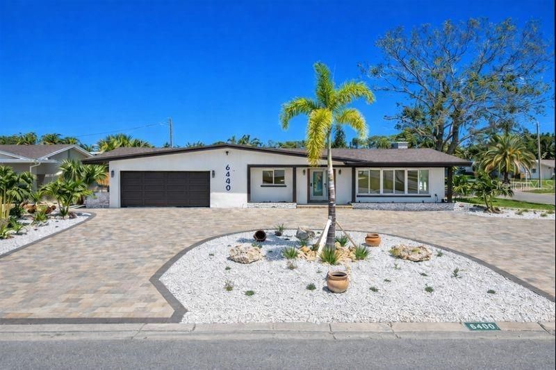 6400 Mockingbird Way S, Saint Petersburg, FL 33707 Main Photo