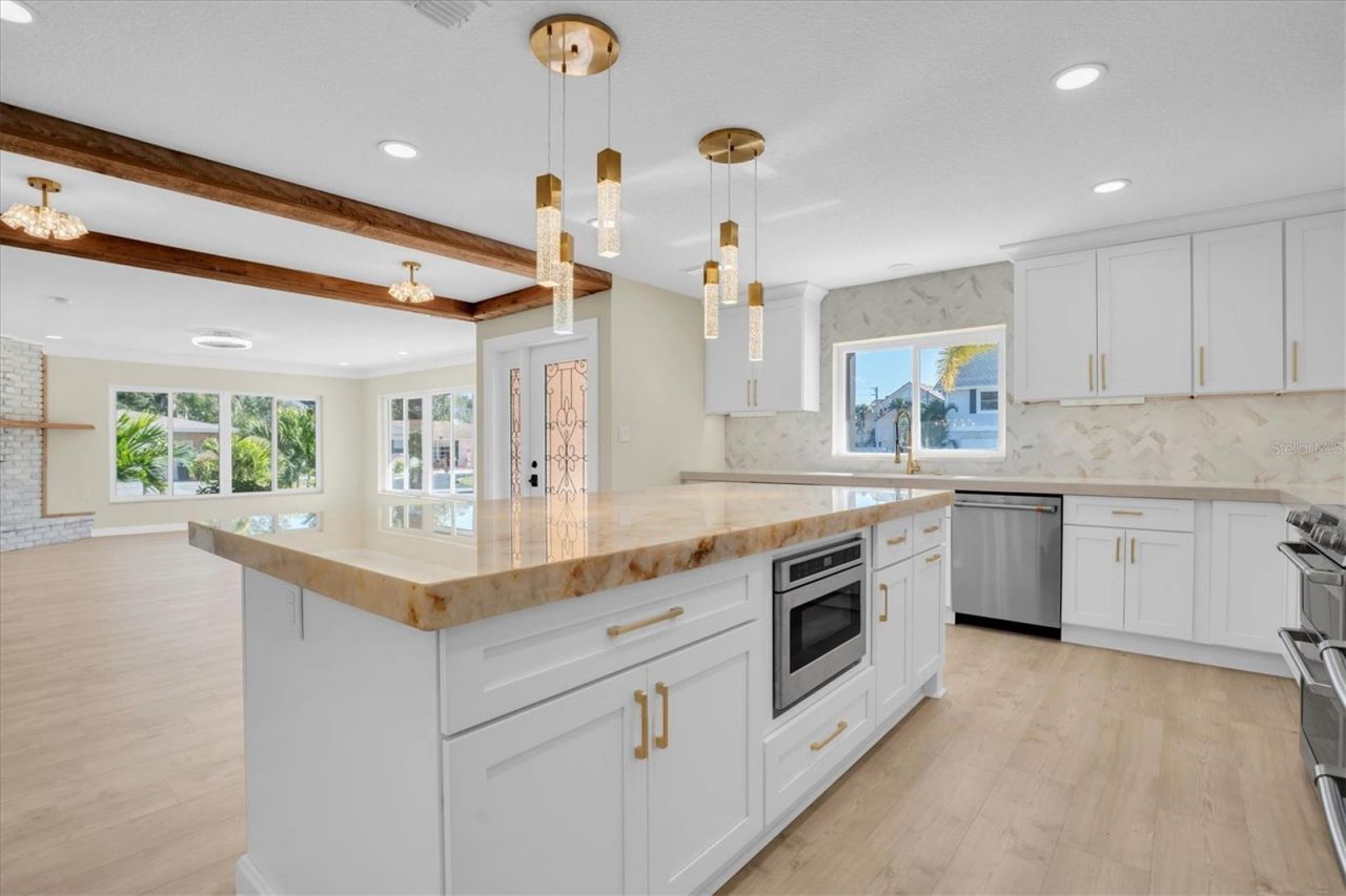 6400 Mockingbird Way S, Saint Petersburg, FL 33707 Photo