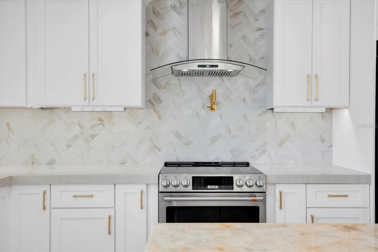 6400 Mockingbird Way S, Saint Petersburg, FL 33707 Photo