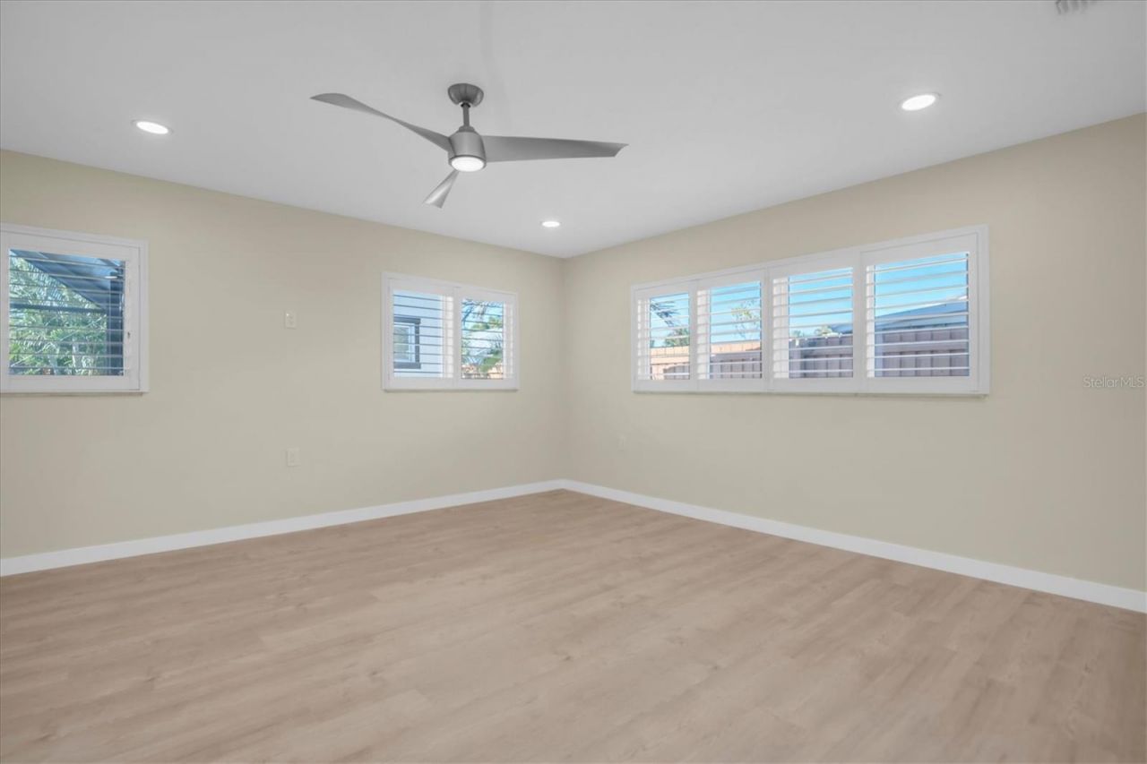 6400 Mockingbird Way S, Saint Petersburg, FL 33707 Photo