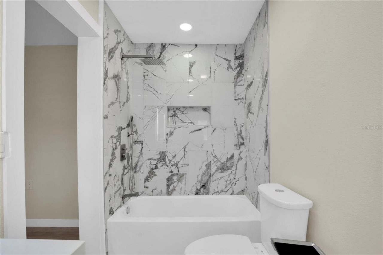 6400 Mockingbird Way S, Saint Petersburg, FL 33707 Photo