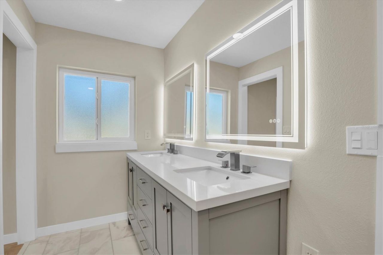 6400 Mockingbird Way S, Saint Petersburg, FL 33707 Photo