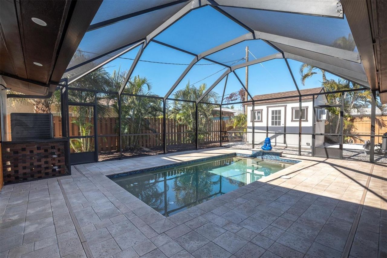 6400 Mockingbird Way S, Saint Petersburg, FL 33707 Photo