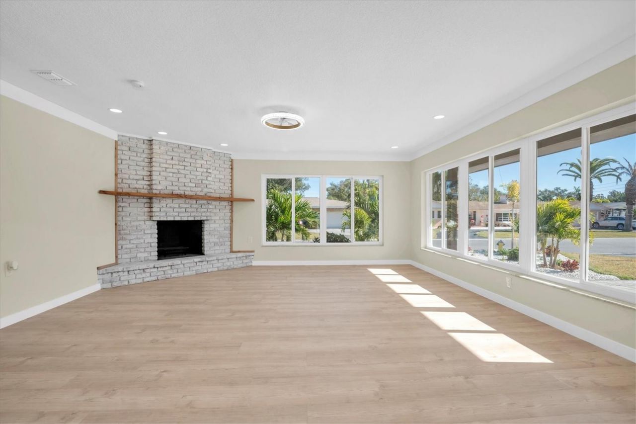 6400 Mockingbird Way S, Saint Petersburg, FL 33707 Photo
