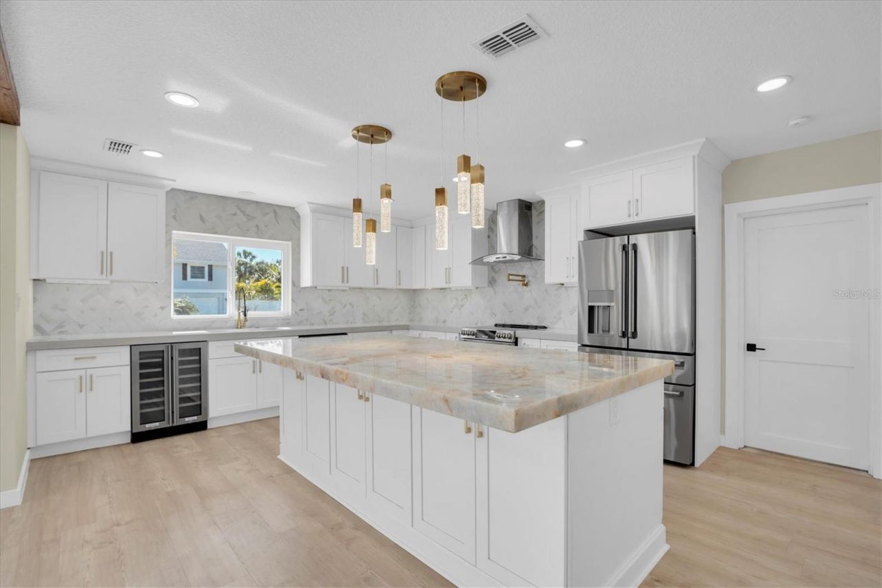 6400 Mockingbird Way S, Saint Petersburg, FL 33707 Photo