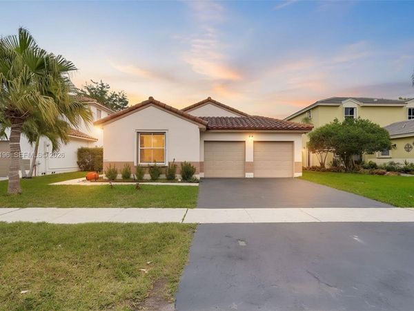 1975 NW 191st Ave, Pembroke Pines, FL 33029