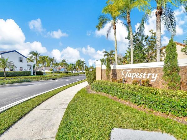 1975 NW 191st Ave, Pembroke Pines, FL 33029