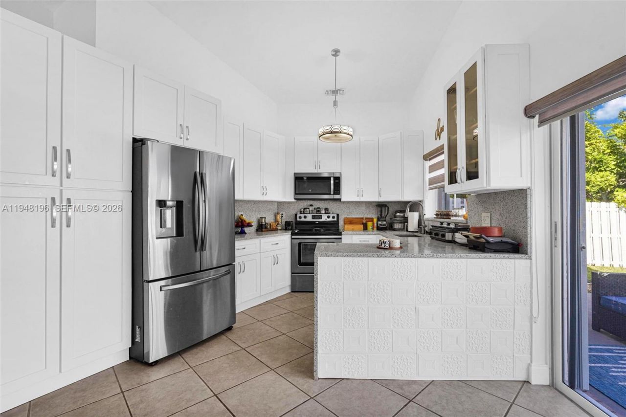 1975 NW 191st Ave, Pembroke Pines, FL 33029 Photo