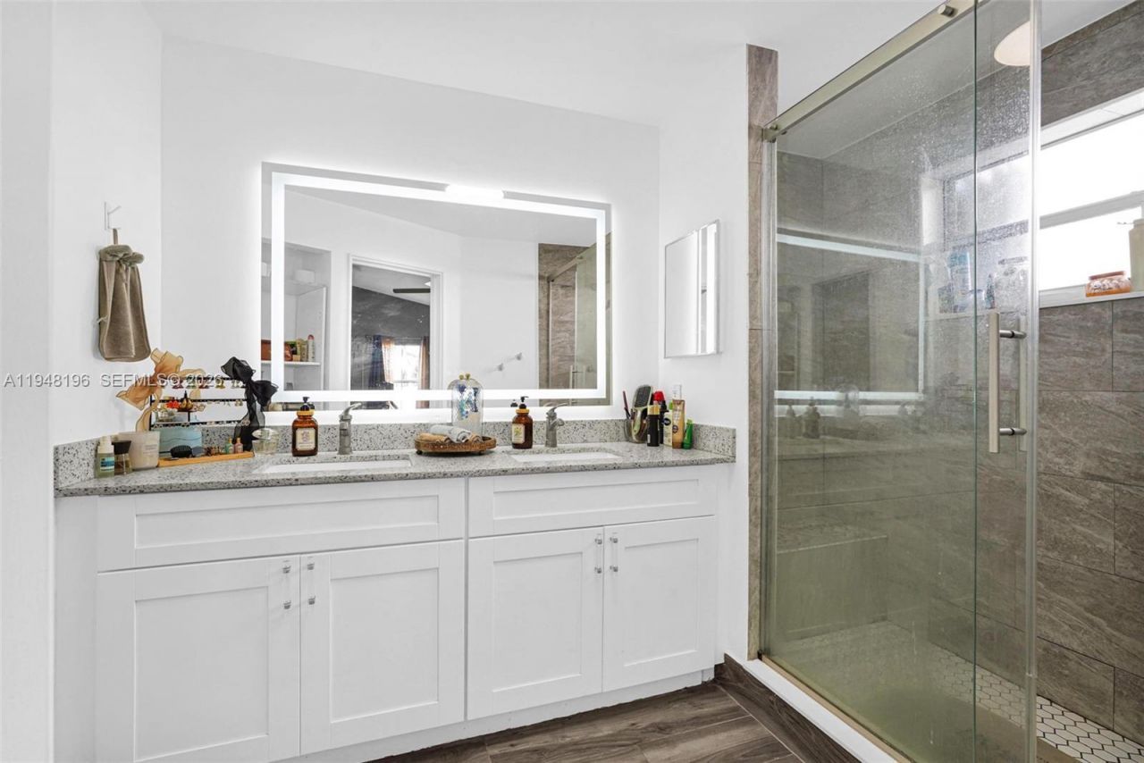 1975 NW 191st Ave, Pembroke Pines, FL 33029 Photo