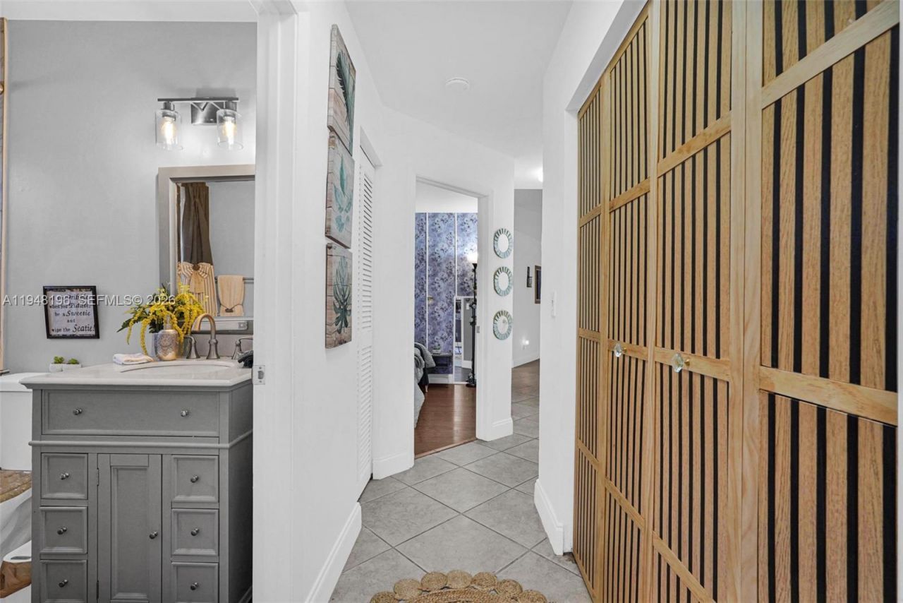 1975 NW 191st Ave, Pembroke Pines, FL 33029 Photo