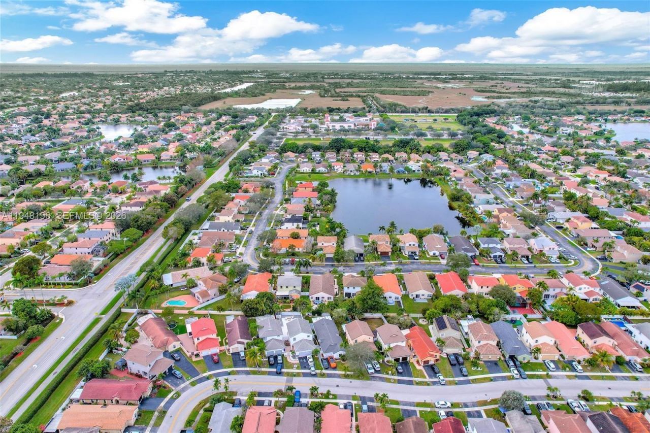 1975 NW 191st Ave, Pembroke Pines, FL 33029 Photo